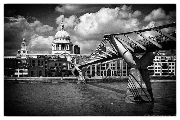 St Pauls Cathedral Millenium Bridge
