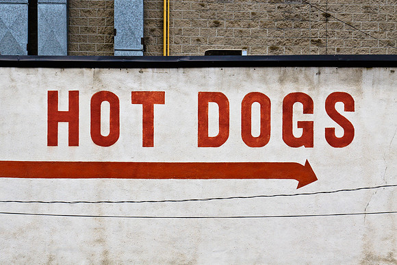 Hot dogs sign