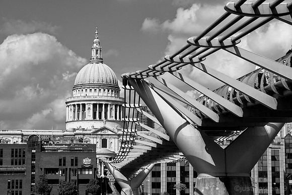 St Pauls Cathedral Millenium Bridge